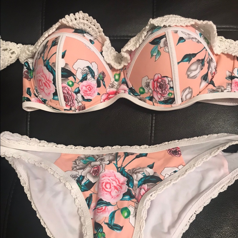 New Floral NanaMacs Bikini - Size Medium - Picture 2 of 2